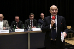 Wolfgang Jung am Mikrofon