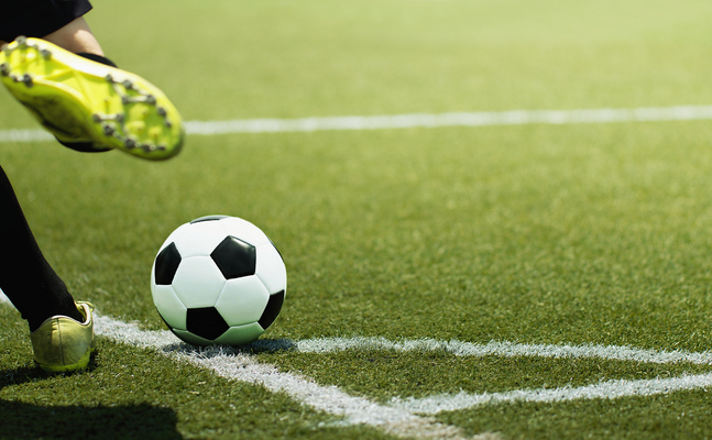 Bild zeigt ein Fussball Spiel 