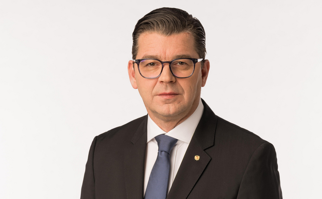 Bild zeigt den Abgeordneten Udo Guggenbichler 
